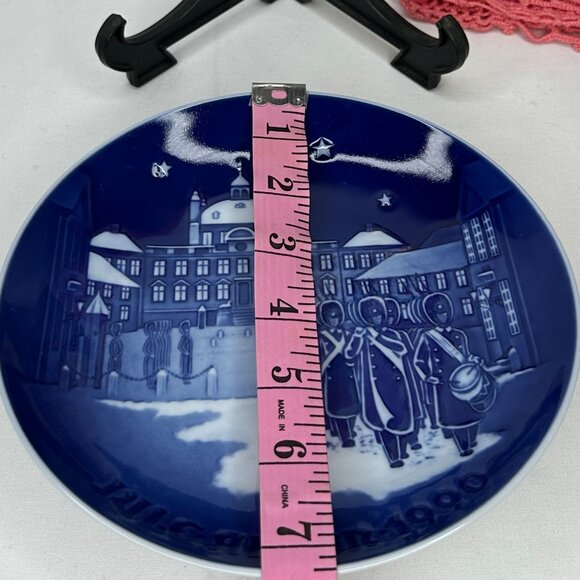 1990 Bing & Grondahl Porcelain Christmas Plate "Changing of the Guards" - Picture 5 of 7